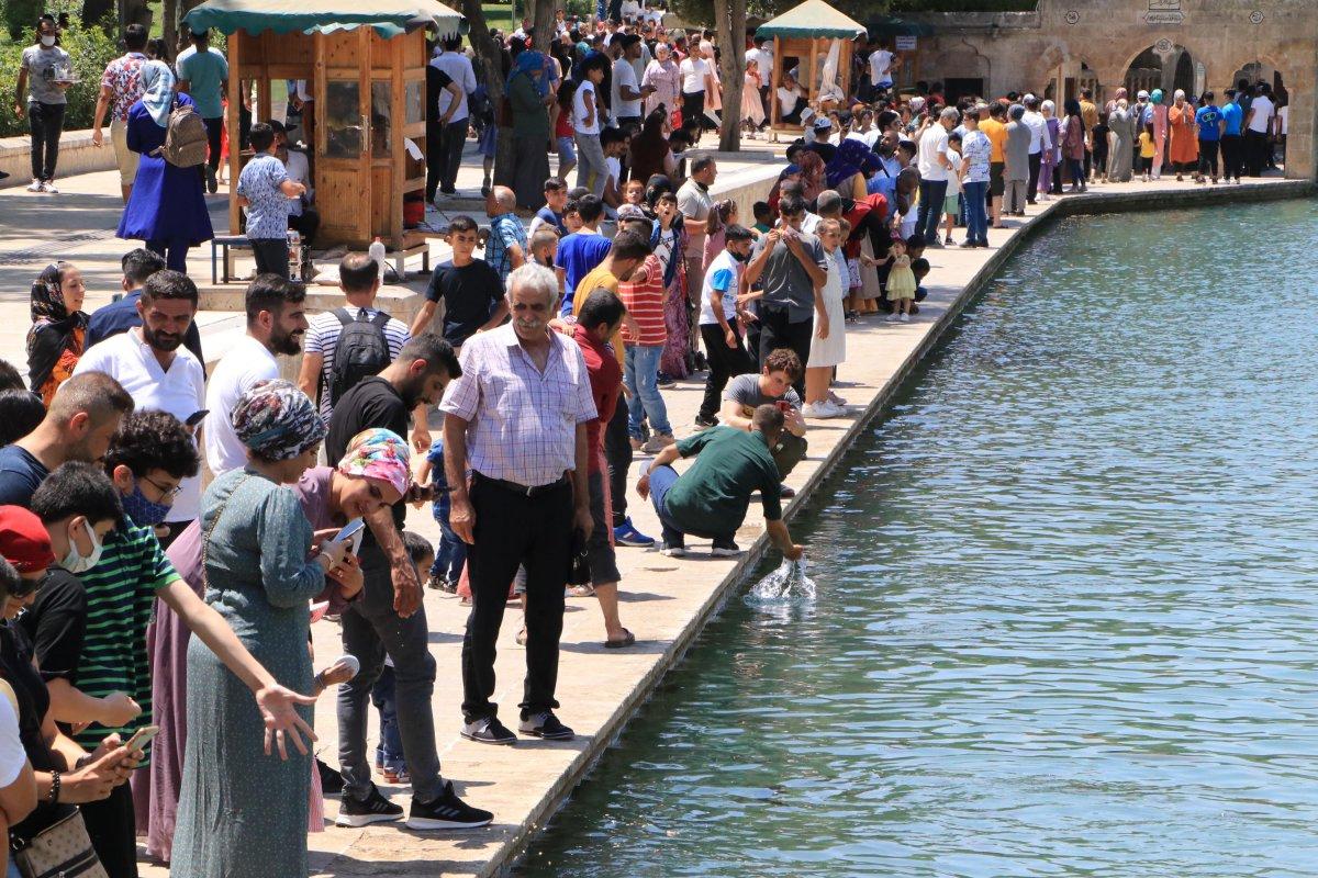 Balıklıgöl yerli ve yabancı turistlerin akınına uğradı