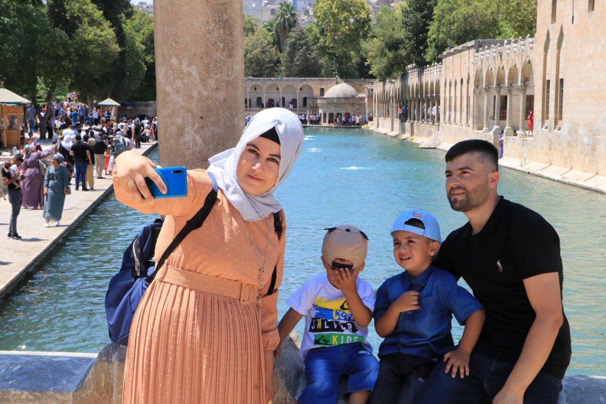 Balıklıgöl yerli ve yabancı turistlerin akınına uğradı