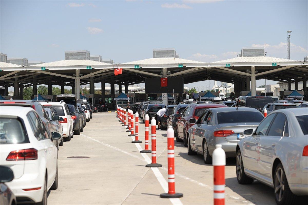 Gurbetçiler memleket yolunda: Geçen yıla oranla gelenlerin sayısı 3 kat arttı