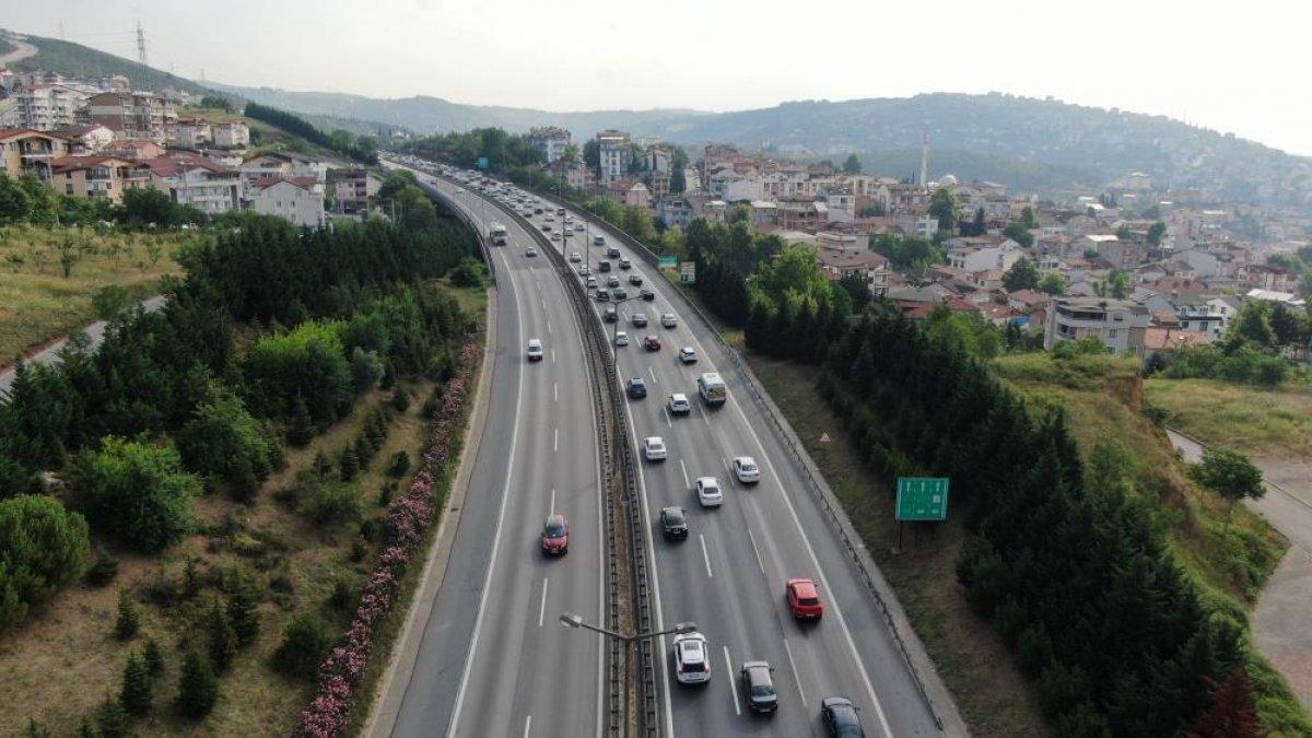 Tatilcilerin yolculuğu TEM'de yoğunluk oluşturdu