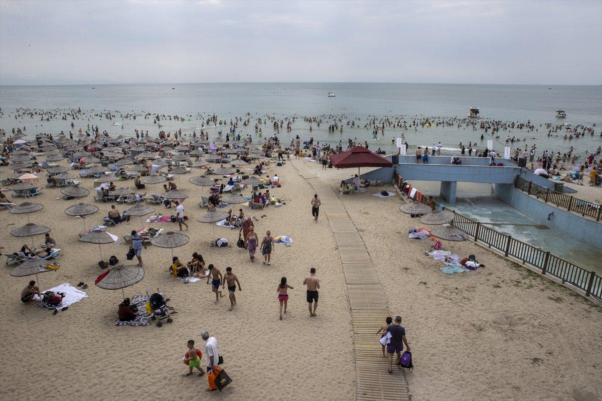 İstanbul'da bayramın ikinci günü Güneş Plajı doldu