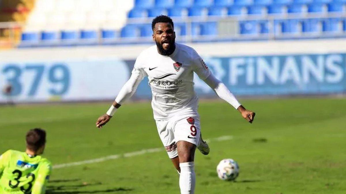 Fenerbahçe Boupendza için Avrupa kulüpleriyle yarış halinde