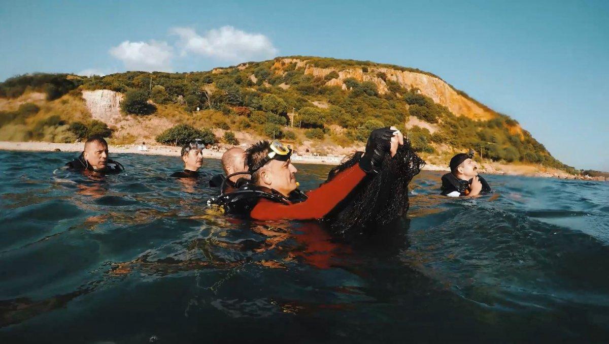 Bekir Pakdemirli, Marmara Denizi'ne dalış yaparak hayalet ağ çıkardı