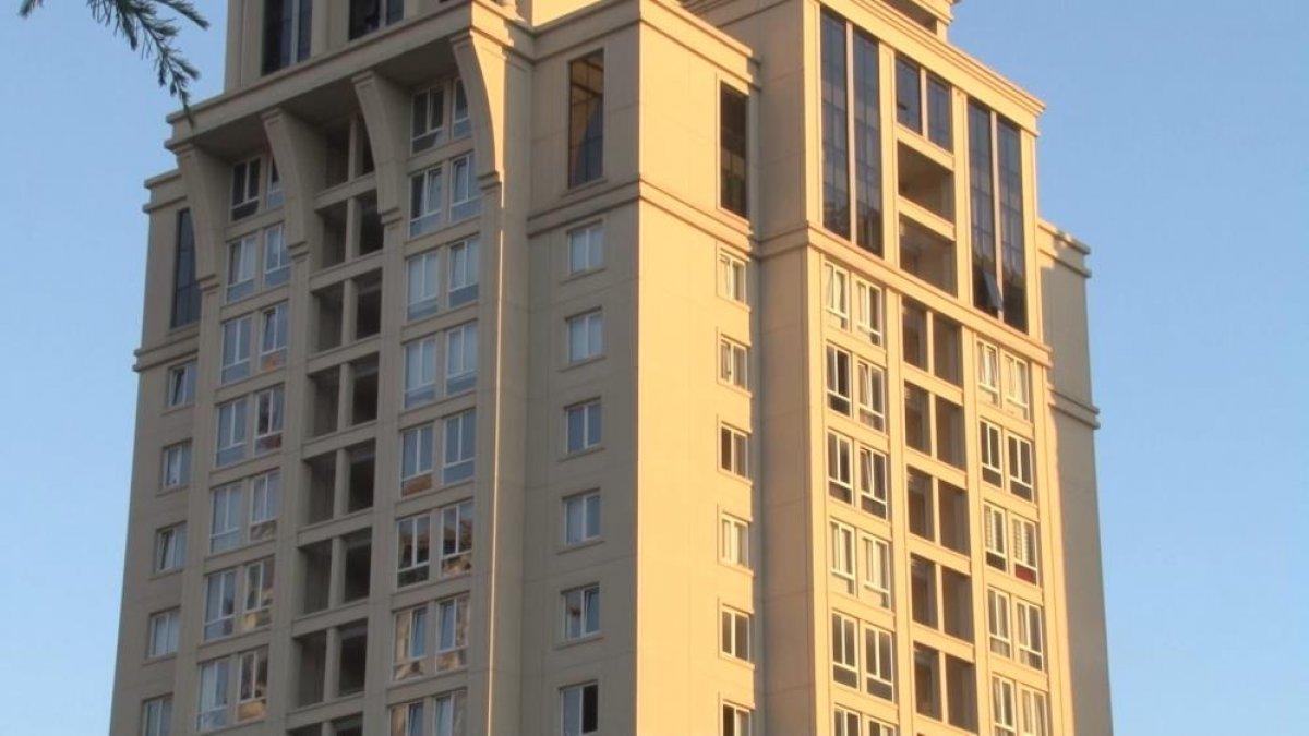 Kartal'da lüks siteye kurşun yağmuru: 15 el ateş edildi