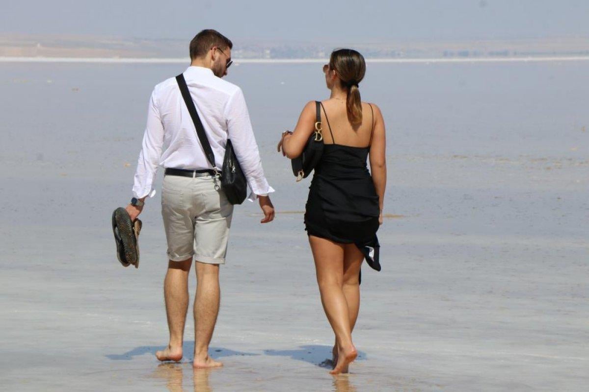 Tuz Gölü yerli ve yabancı turistlerin akınına uğradı