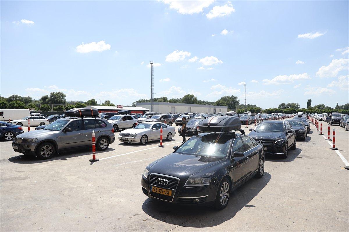 Gurbetçiler memleket yolunda: Geçen yıla oranla gelenlerin sayısı 3 kat arttı