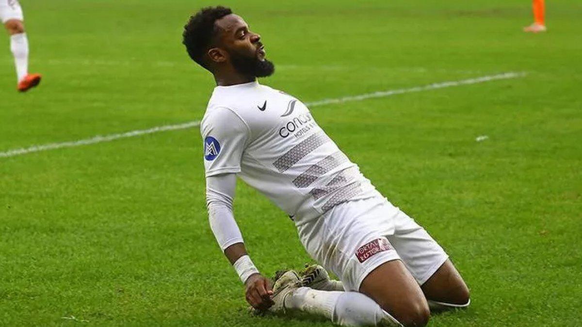 Fenerbahçe Boupendza için Avrupa kulüpleriyle yarış halinde