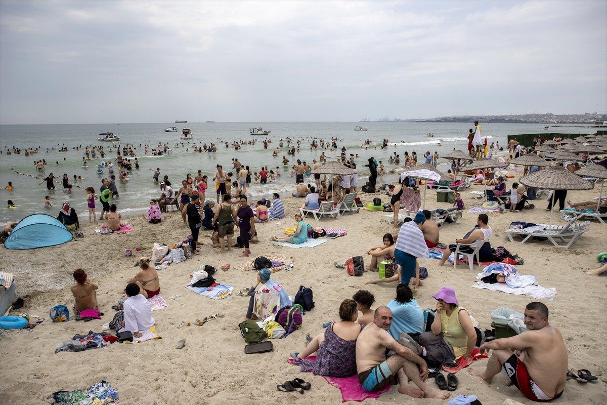 İstanbul'da bayramın ikinci günü Güneş Plajı doldu