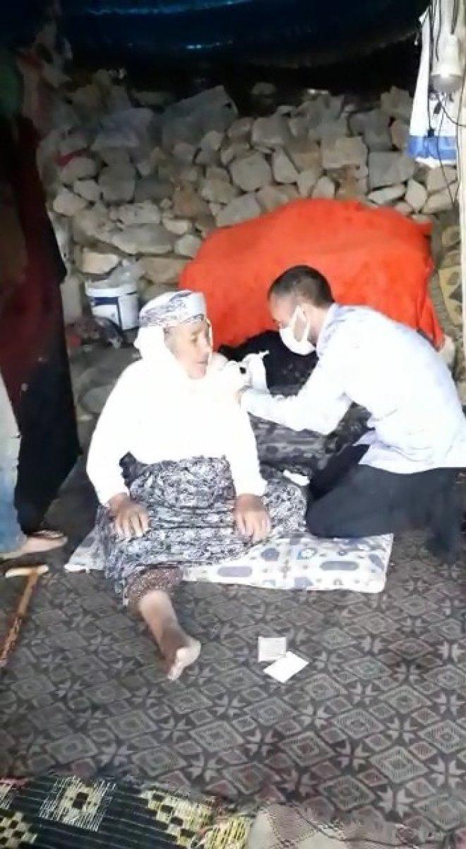 Adıyaman'da aşı timleri 2 bin 300 rakımlı yaylaya çıktı