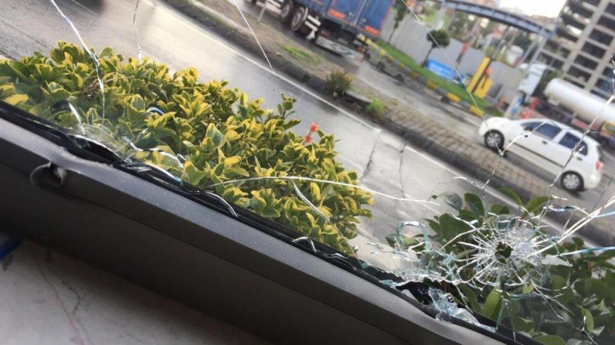 Kartal'da lüks siteye kurşun yağmuru: 15 el ateş edildi