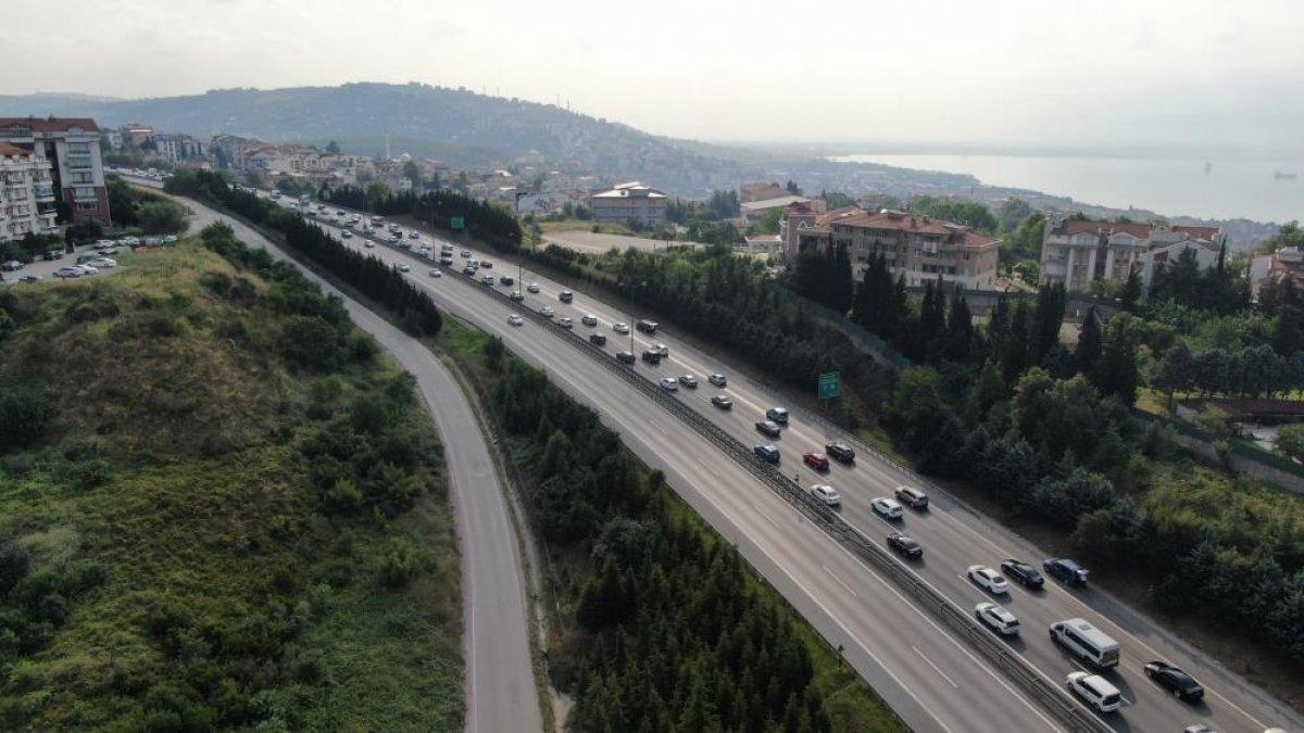 Tatilcilerin yolculuğu TEM'de yoğunluk oluşturdu