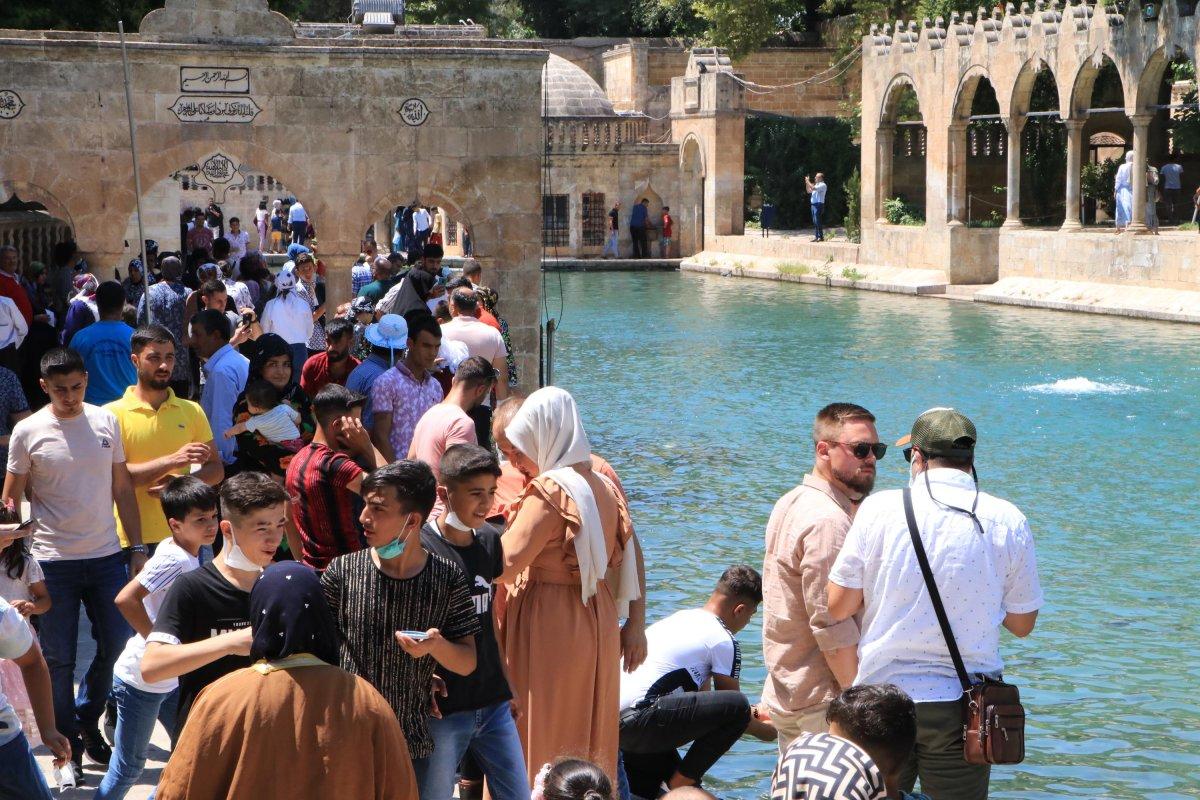 Balıklıgöl yerli ve yabancı turistlerin akınına uğradı