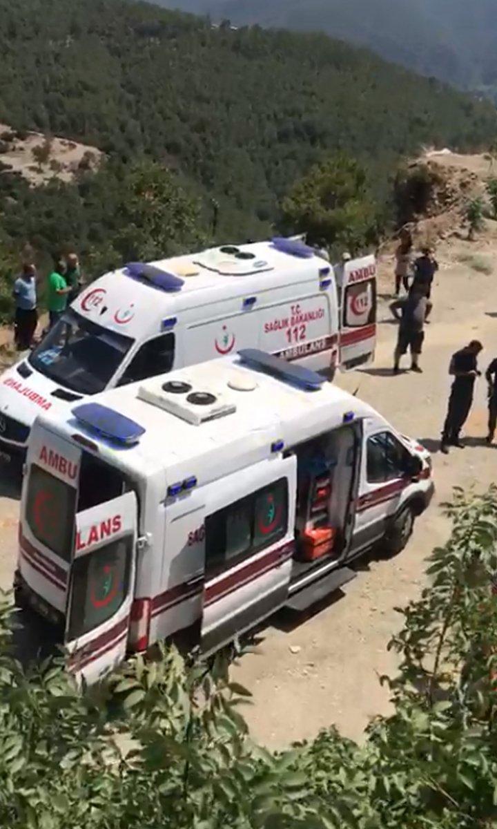 Antalya'da safari aracı şarampole yuvarlandı