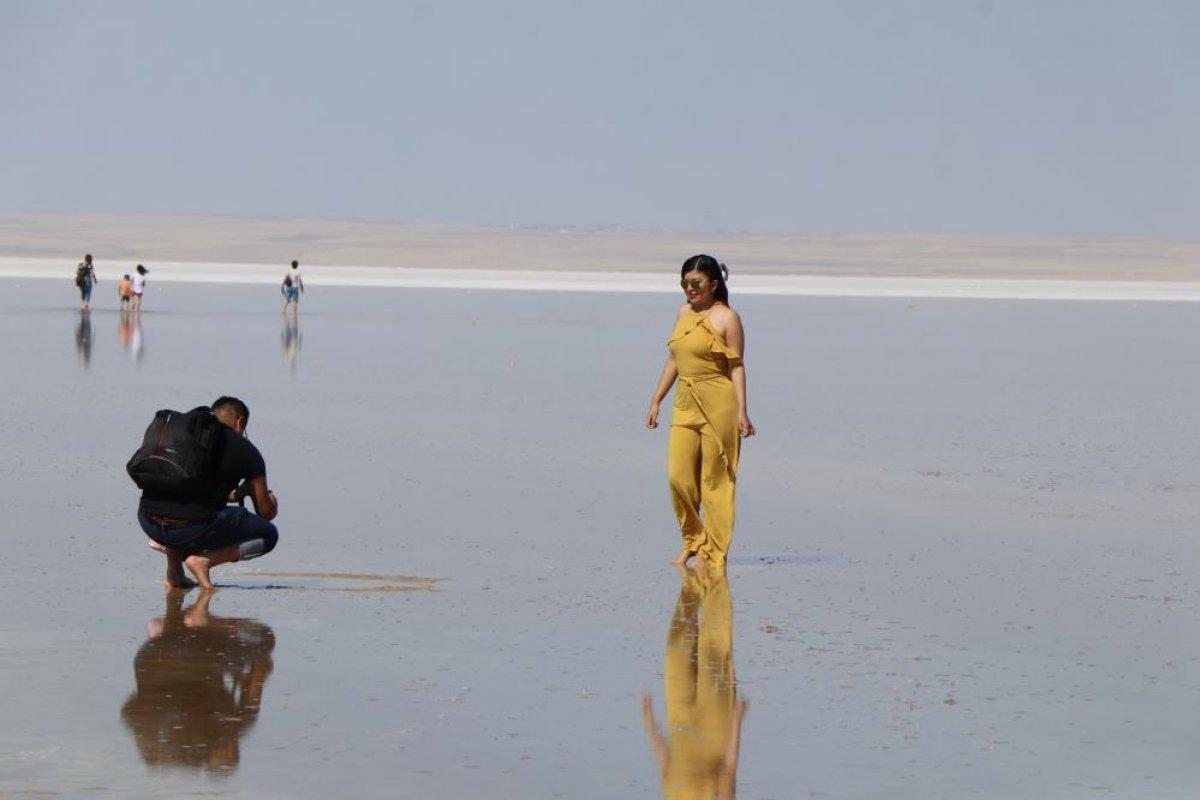 Tuz Gölü yerli ve yabancı turistlerin akınına uğradı