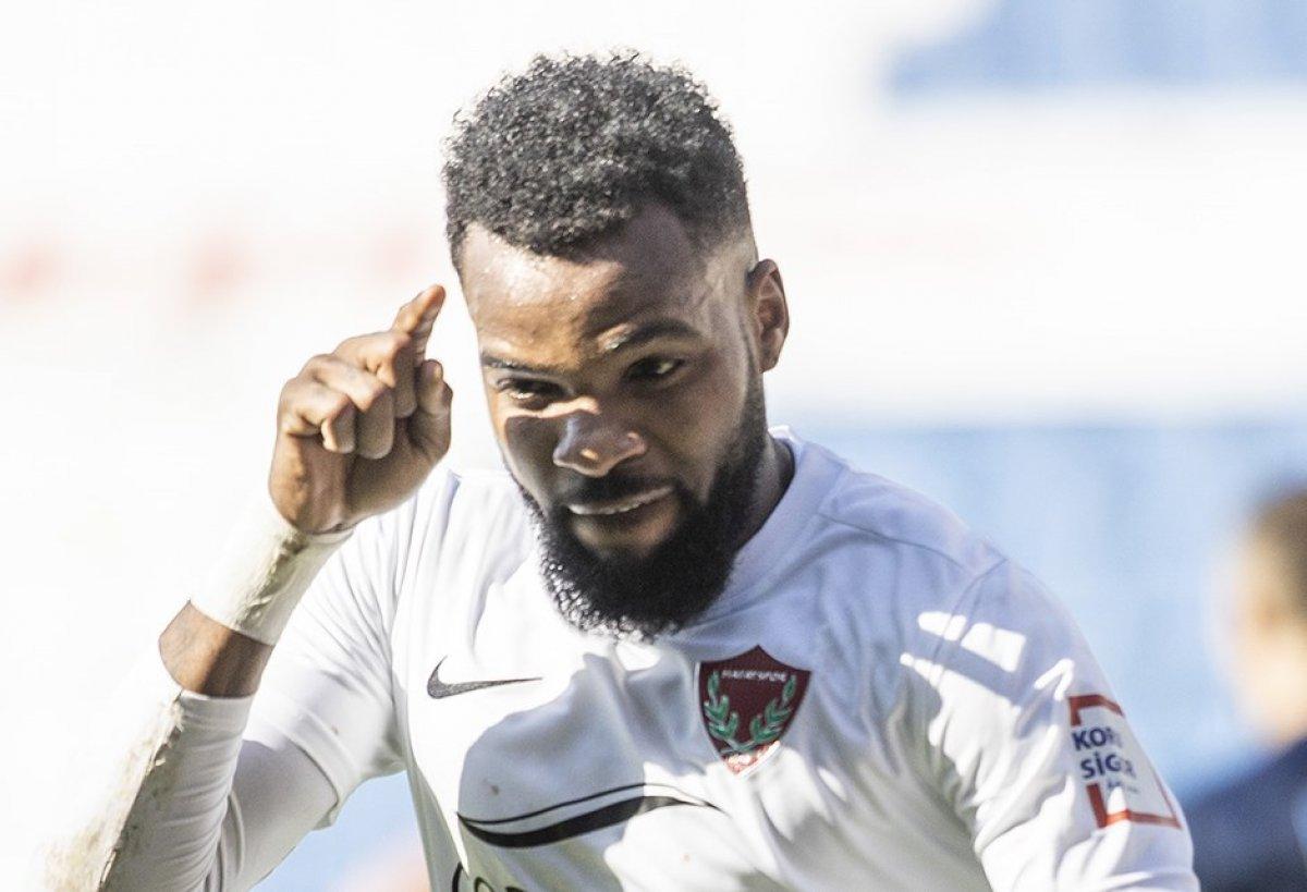 Fenerbahçe Boupendza için Avrupa kulüpleriyle yarış halinde