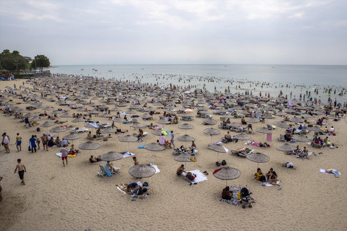 İstanbul'da bayramın ikinci günü Güneş Plajı doldu