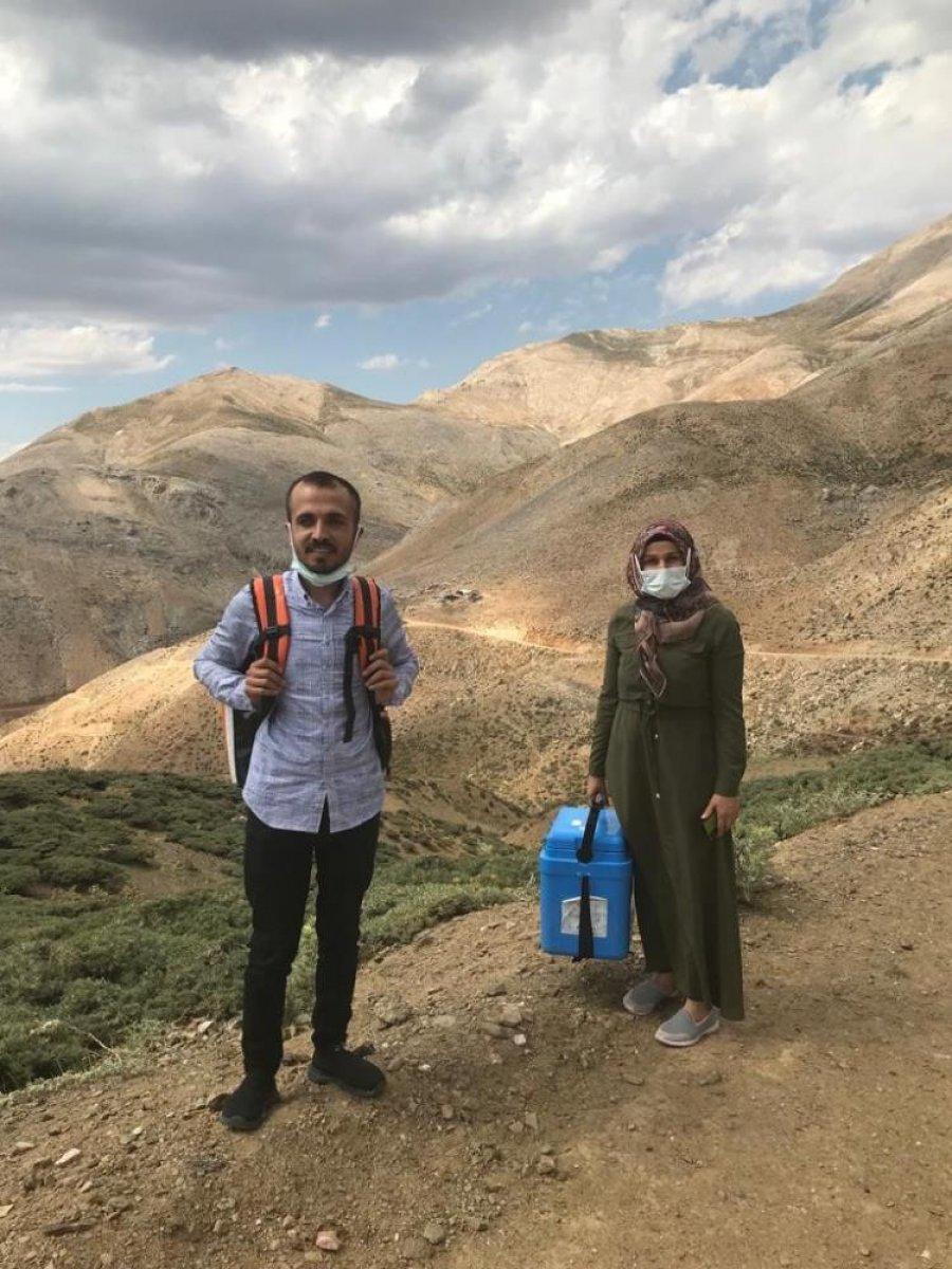 Adıyaman'da aşı timleri 2 bin 300 rakımlı yaylaya çıktı