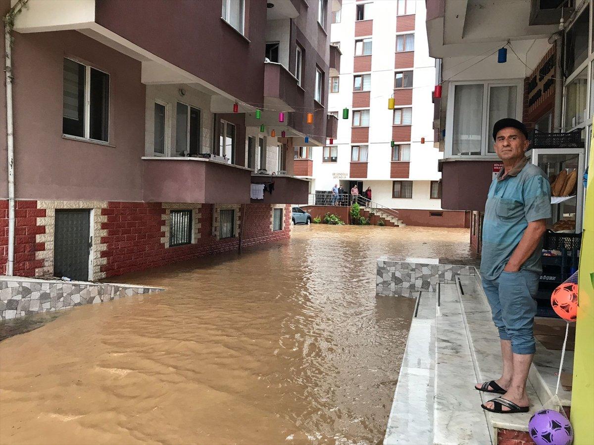 Doğu Karadeniz'de sağanak yağış etkisini gösterdi