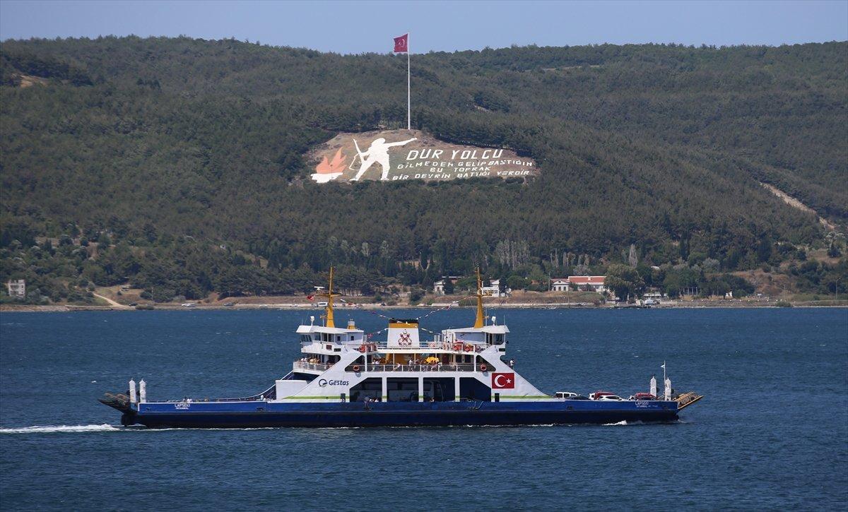 Çanakkale'deki feribot iskelelerinde tatilci yoğunluğu