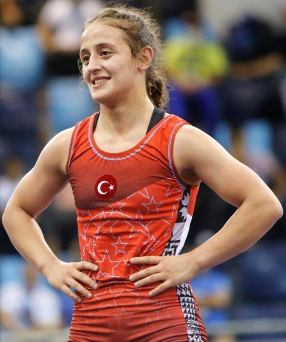 Milli Güreşçi Selvi İlyasoğlu Dünya Şampiyonu oldu