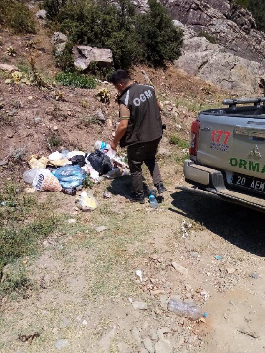 Denizli'de piknikçiler ormanlık alanlara çöplerini bıraktı