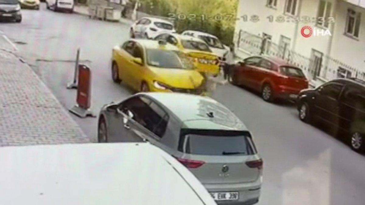 Esenyurt'ta yola atlayan çocuğa taksi çarptı