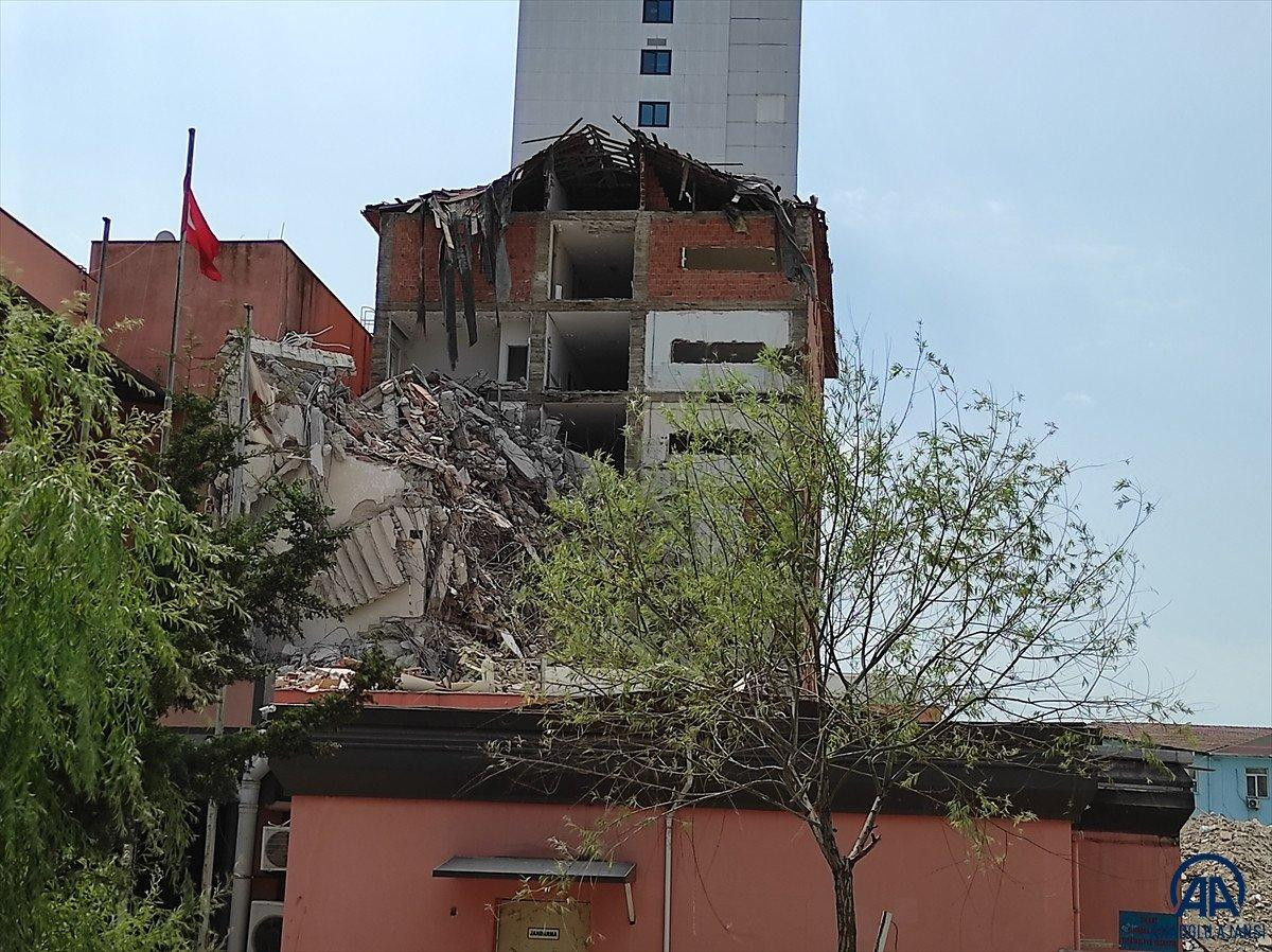 Haydarpaşa Numune Hastanesi'ndeki binanın yıkımına başlandı