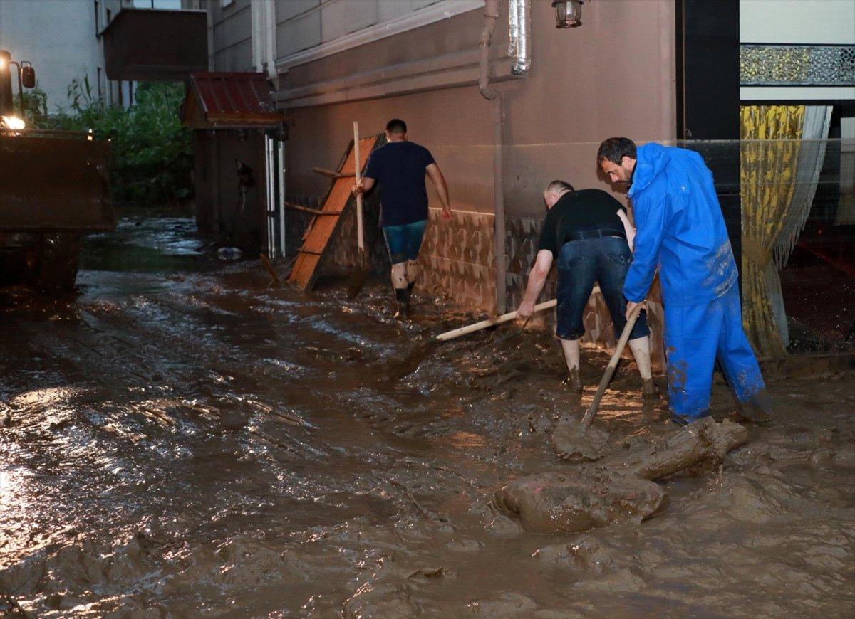 Artvin Arhavi'de sular çekilmeye başlayınca bilançonun büyüklüğü ortaya çıktı