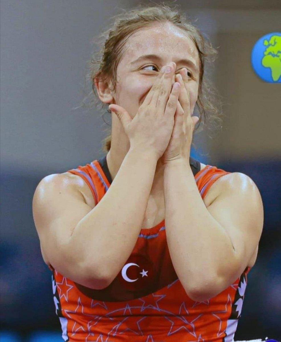 Milli Güreşçi Selvi İlyasoğlu Dünya Şampiyonu oldu