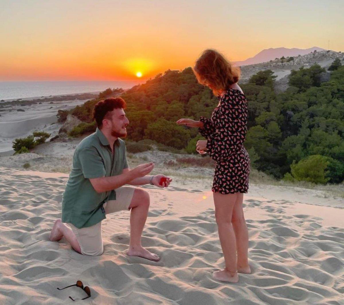 Antalya'da evlilik teklifi eden gencin planlarını tanıdıklar bozdu