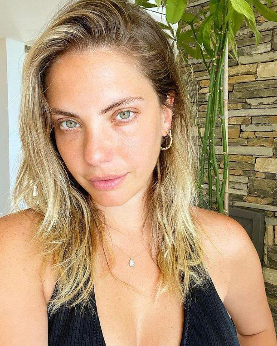 Eda Ece'den makyajsız paylaşım