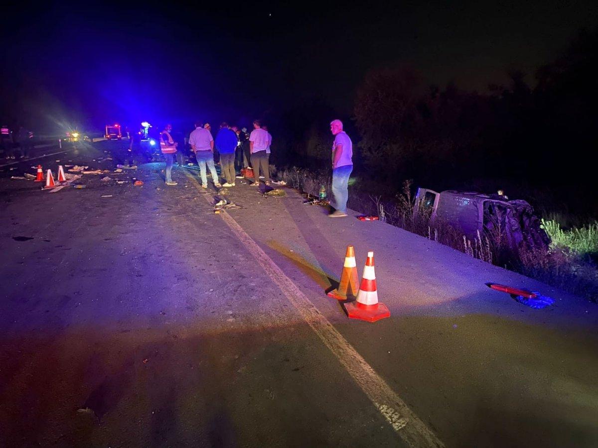 Afyonkarahisar'da kaza: 2 yaralı 4 ölü