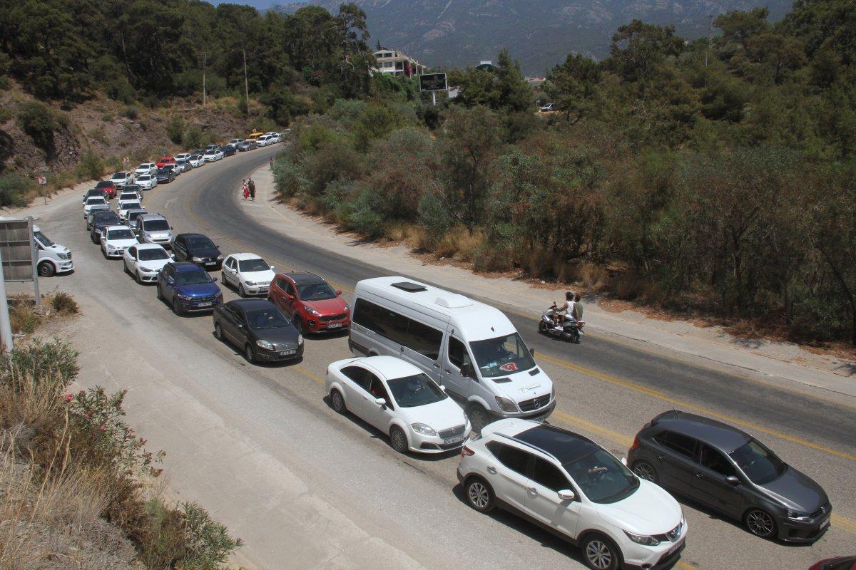 Tatil beldelerinin CHP'li başkanları yoğunluktan şikayetçi