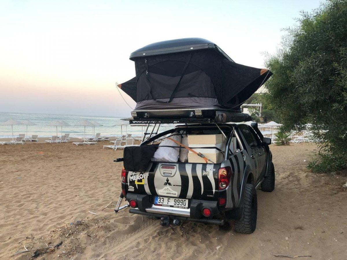 Antalya'da otellerde yer kalmayınca tatilciler dışarıda yattı