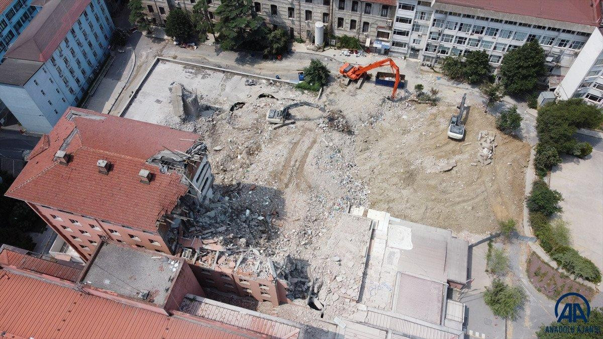Haydarpaşa Numune Hastanesi'ndeki binanın yıkımına başlandı