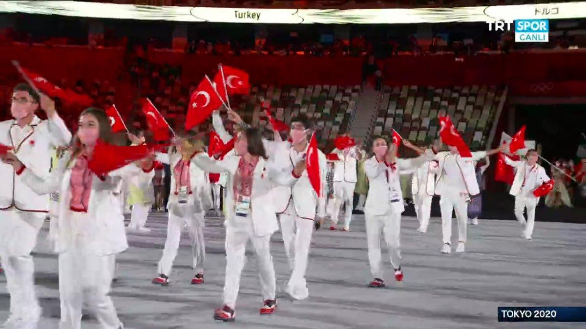 Tokyo 2020 açılışında milli sporcularımız geçiş yaptı