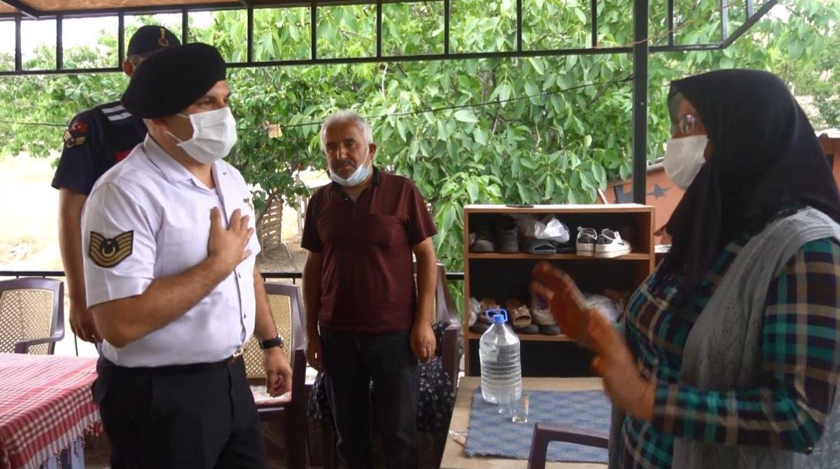 Aksaray'da jandarmadan asker annesine ziyaret