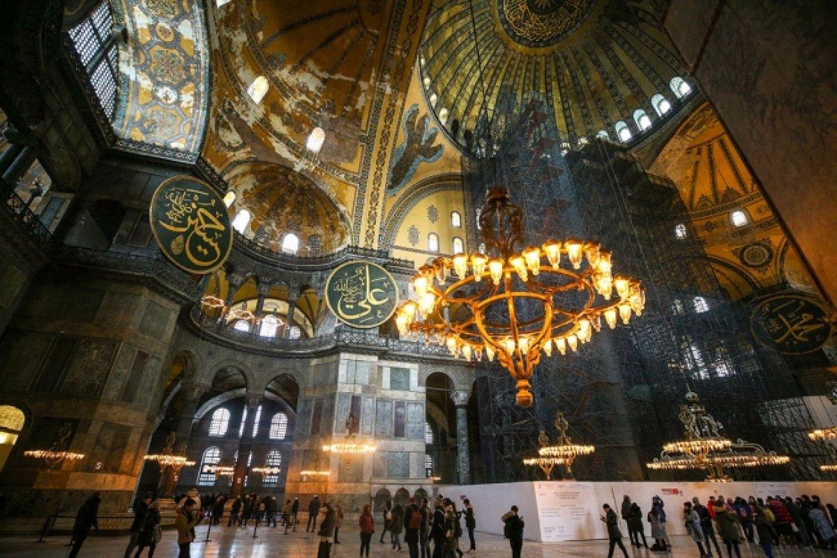 Ayasofya Camii bir yılda 3 milyonun üzerinde ziyaretçiyi ağırladı