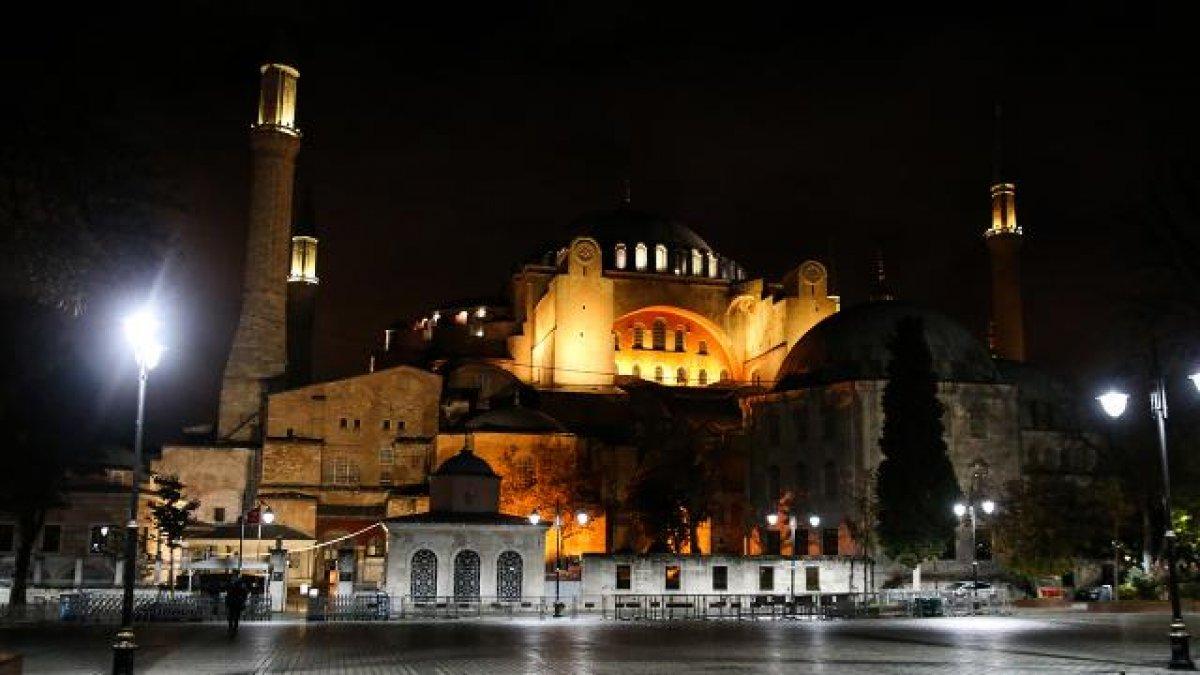 Ayasofya Camii bir yılda 3 milyonun üzerinde ziyaretçiyi ağırladı