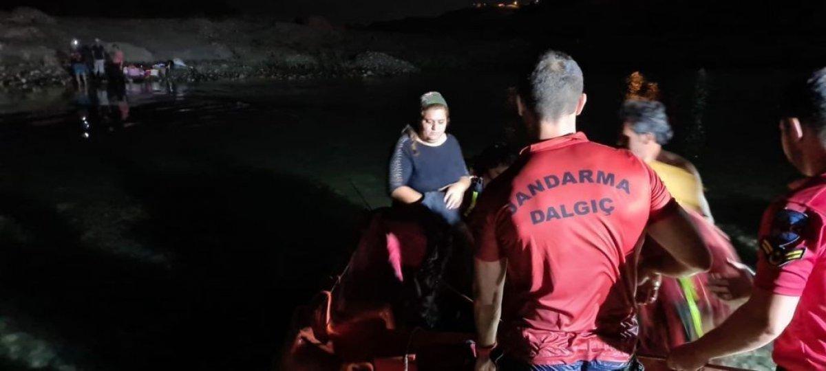 Dicle Nehri kenarında mahsur kalan 21 vatandaş kurtarıldı