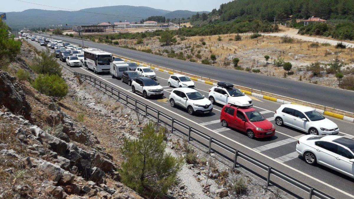 Tatilcilerin 'çileli' dönüş yolculuğu