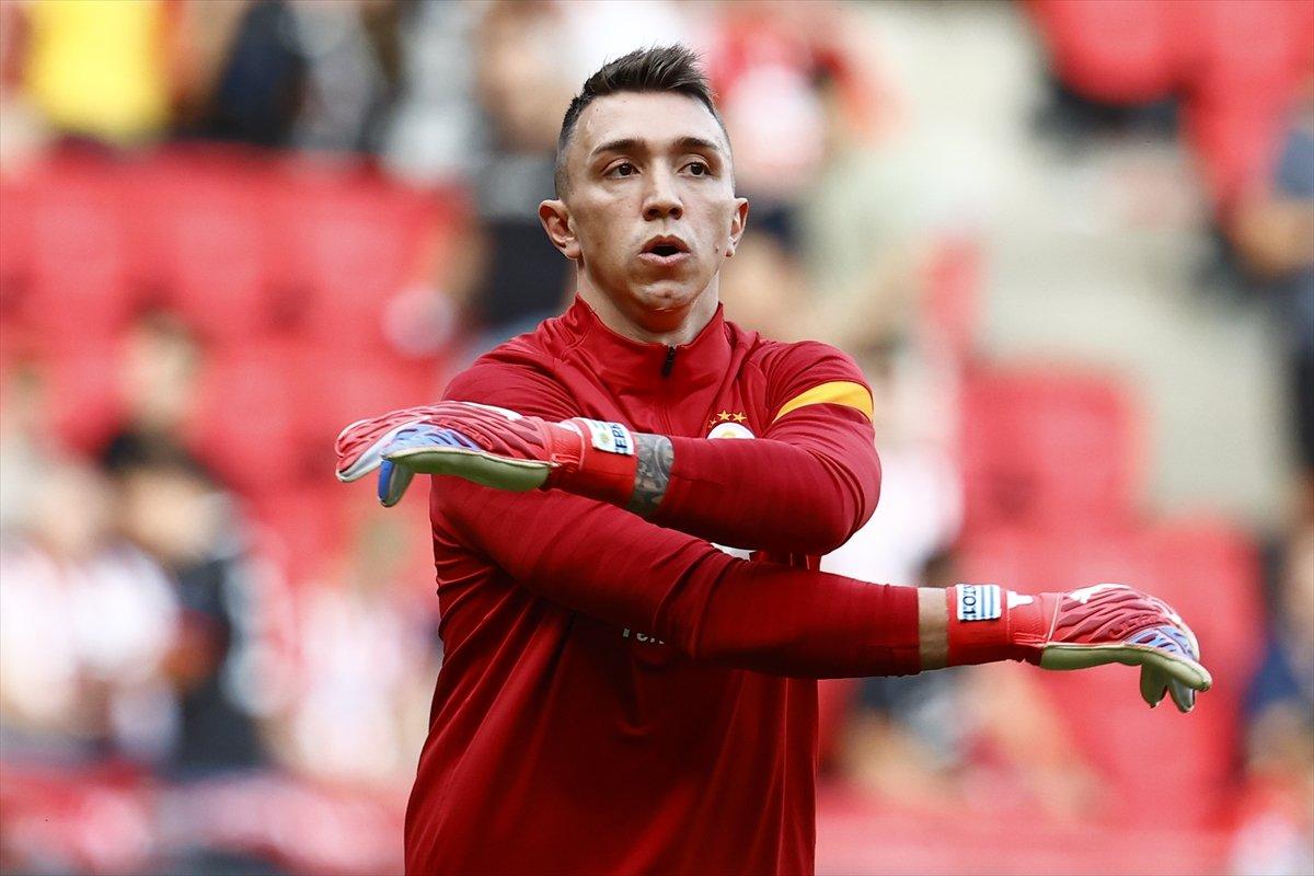 Muslera, 35 yaş üstü en çok maaş alan ikinci kaleci
