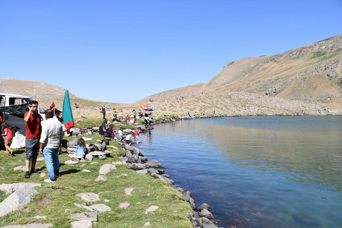Şırnak'taki doğal göl, doğaseverlerin akınına uğradı