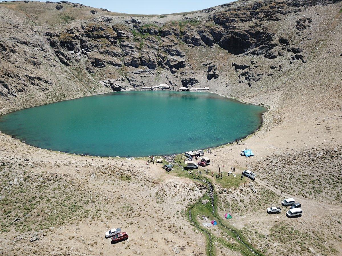 Şırnak'taki doğal göl, doğaseverlerin akınına uğradı