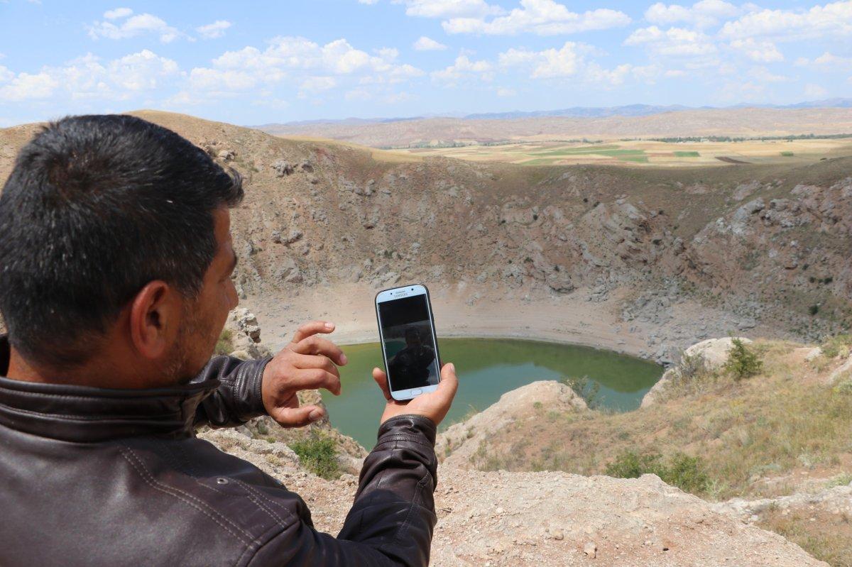 Sivas’ta Kızılçan Gölü’nün suyu çekildi, rengi değişti
