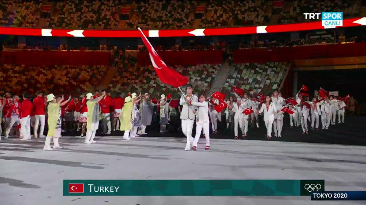 Tokyo 2020 açılışında milli sporcularımız geçiş yaptı