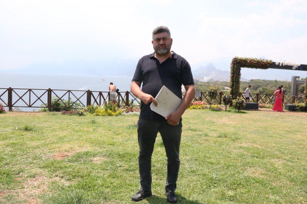 Antalya'daki otelde tatilciler, havuzu bastı