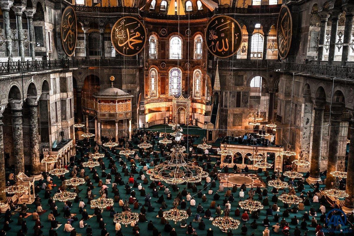 Ayasofya Camii bir yılda 3 milyonun üzerinde ziyaretçiyi ağırladı