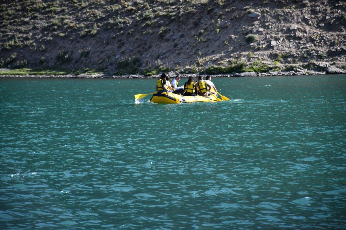 Şırnak'taki doğal göl, doğaseverlerin akınına uğradı