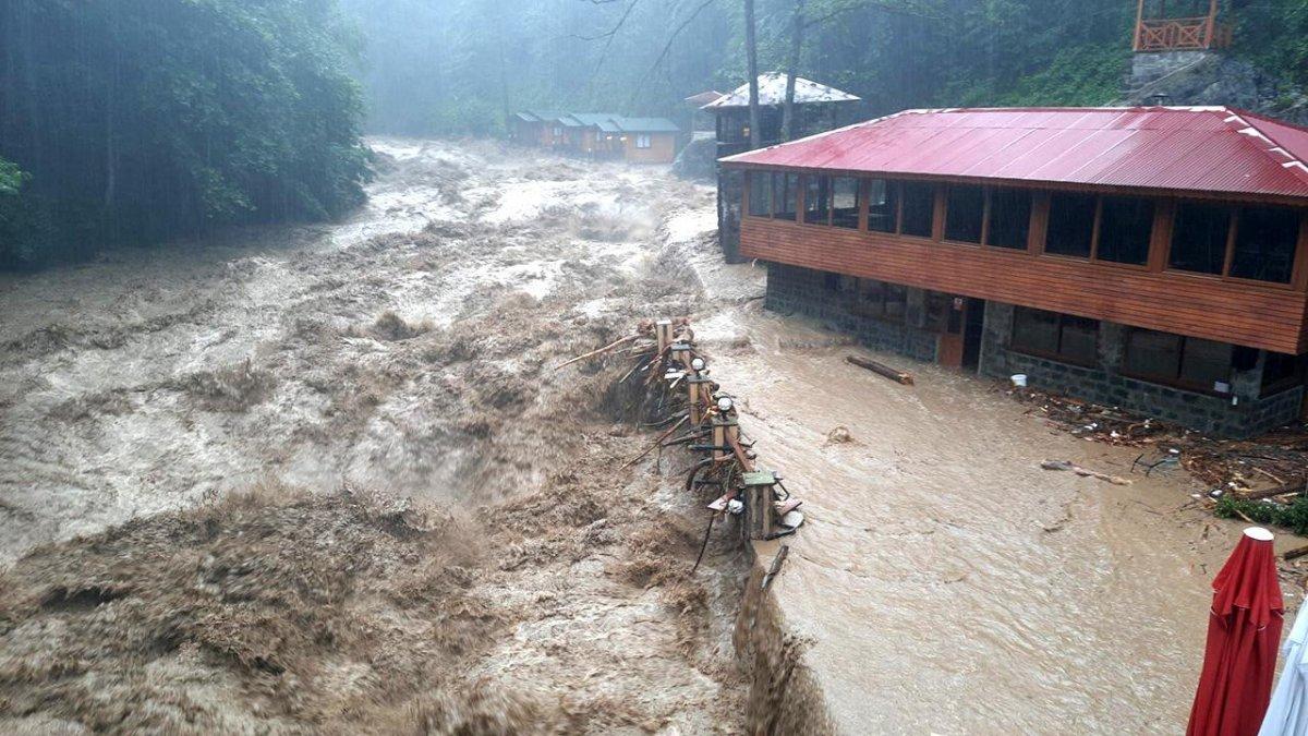 Cumhurbaşkanı Erdoğan, sel bölgesine gitti